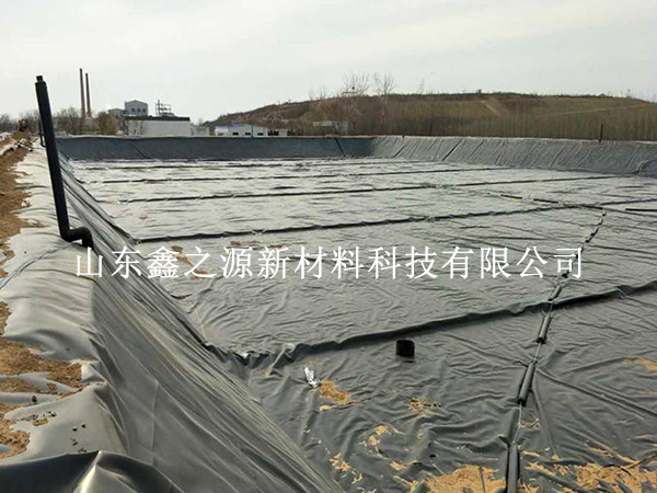 油田防滲膜鋪設(shè)技巧：高效、環(huán)保的鋪設(shè)新策略