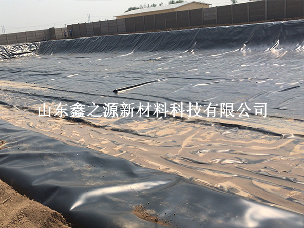 沼氣池建設(shè)：為何選擇黑色HDPE土工膜？