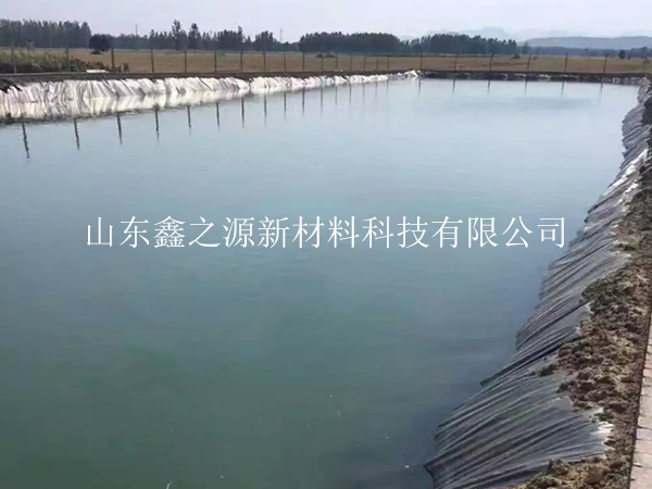 如何處理蓄水池hdpe土工膜的熱膨脹問(wèn)題？